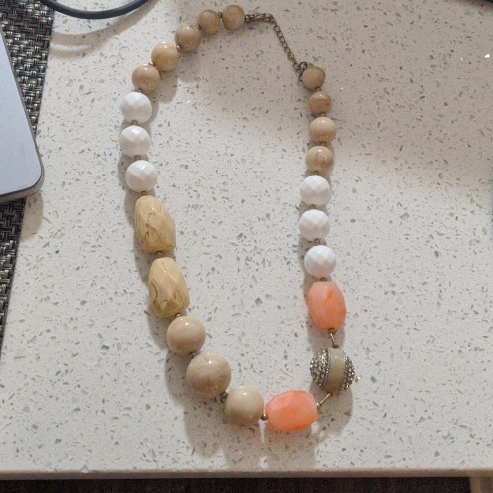 Banana republic chunky beaded necklace